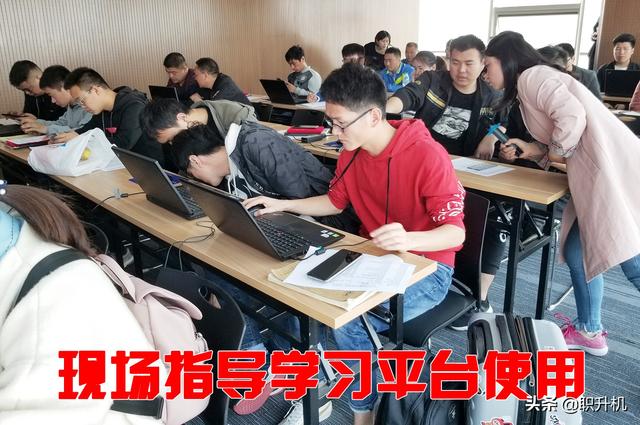 职升机教育19级河科大成考开学典礼暨表彰大会圆满结束!